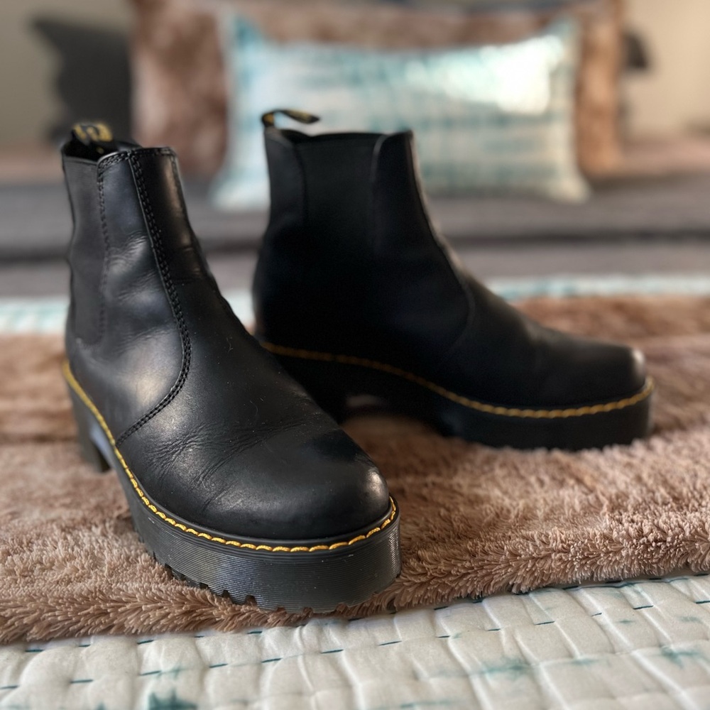 Dr. Martens Rometty Wyoming Leather Platform Chelsea Boots Black Sz 8 EUC